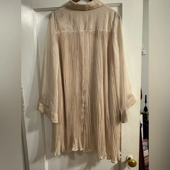 NWT Anthropologie Cream Pleated Stylish Shirt Like Mini Dress Women’s LP - Picture 8 of 16